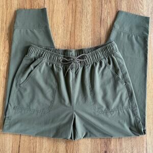 American Eagle Army Green Active Joggers Size Medium Short